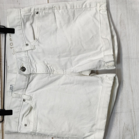 GAP Pants - Gap Sexy Boyfriend White Cuffed Denim Shorts, Size 6/28